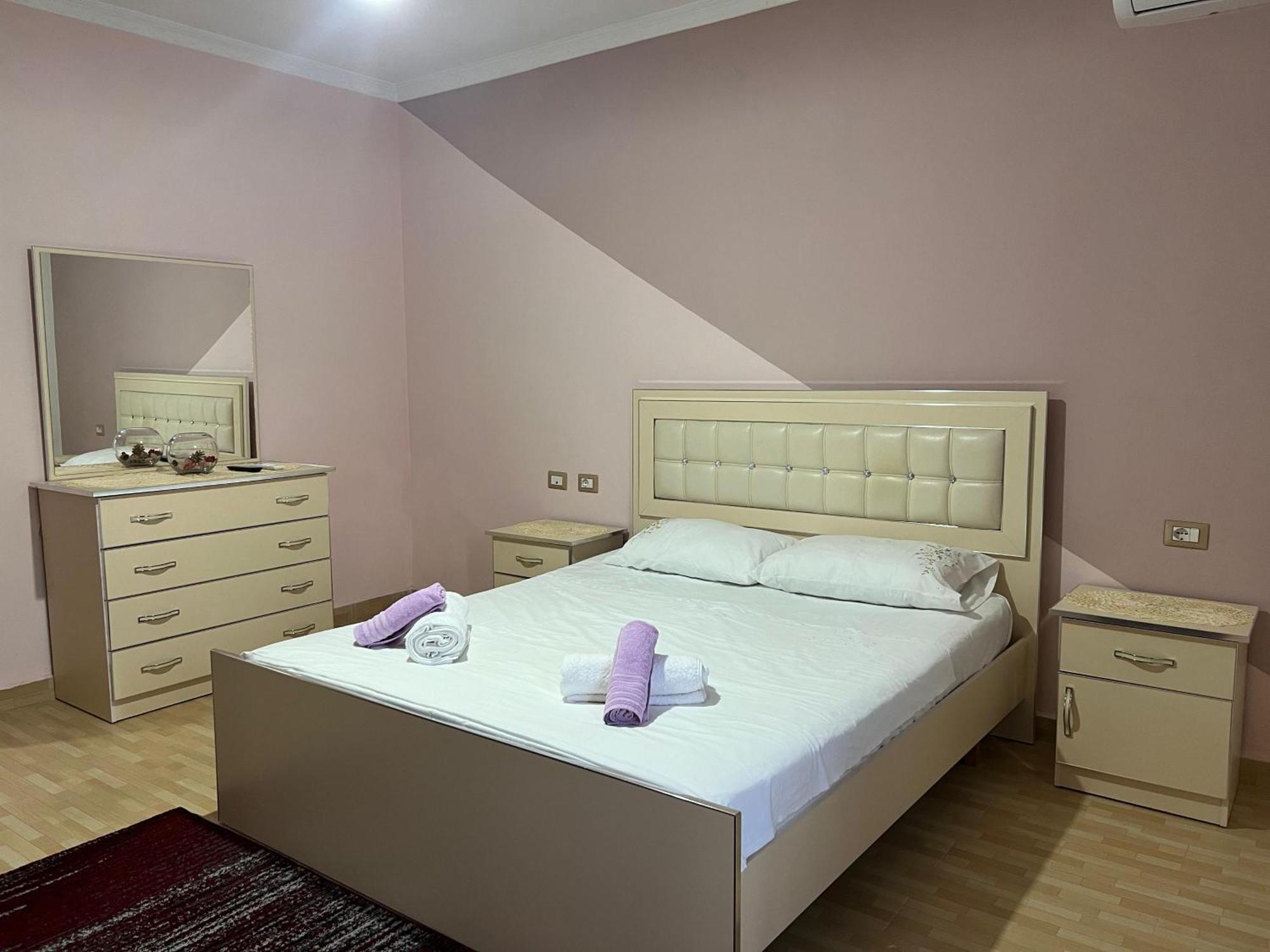 Hermes Apartment *